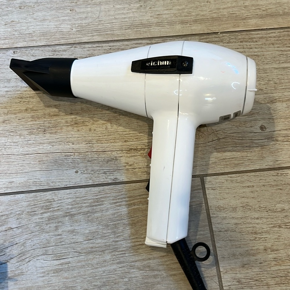 Blow dryer